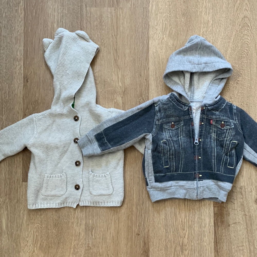 2 Sweatshirt bundle - 6M Baby